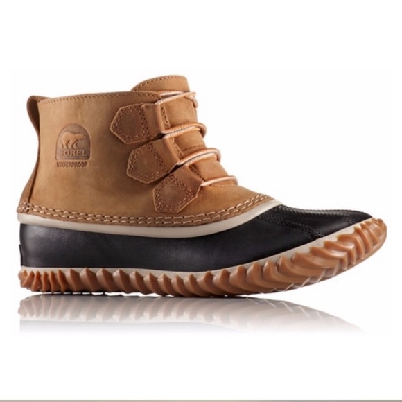Sorel Shoes - Sorel Out N About Tan and Black Lace Up Leather Waterproof Boots size 8.5